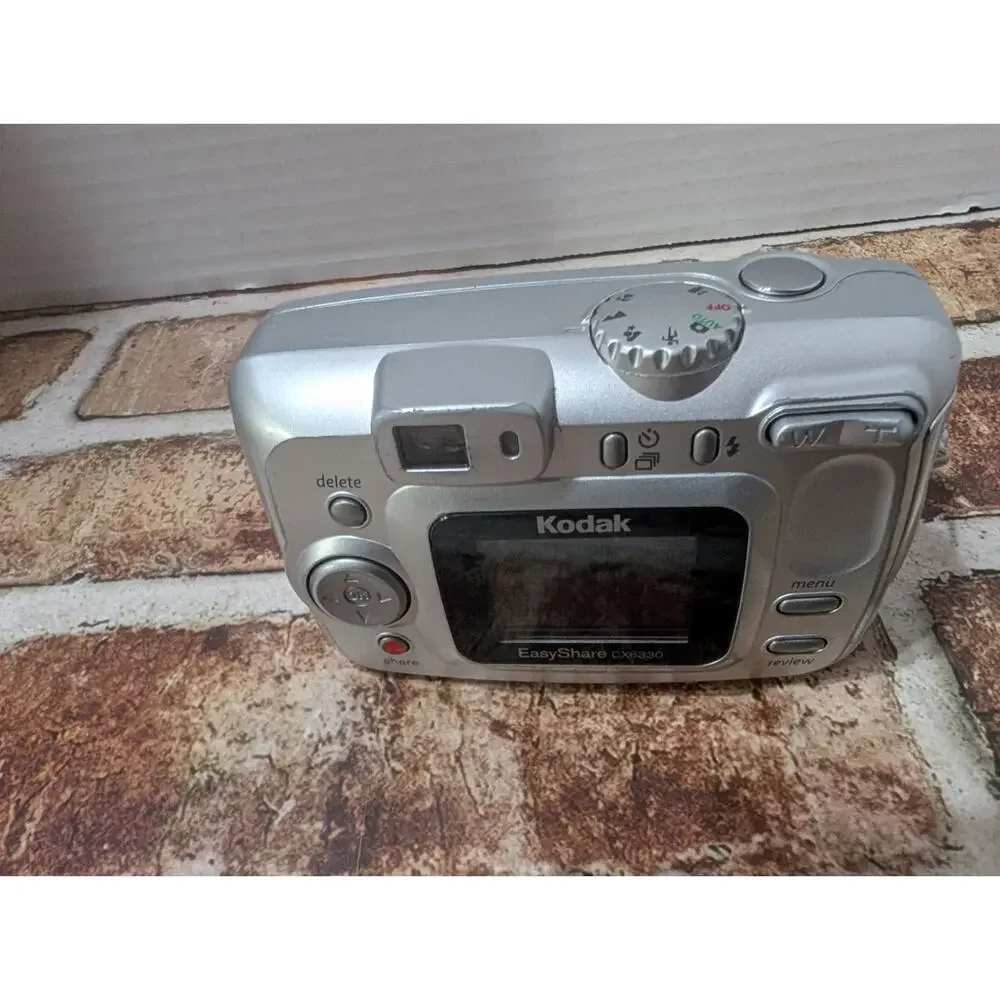 Kodak EasyShare CX6330 3.1MP Digital Camera - FOR PARTS - Does Not Power On